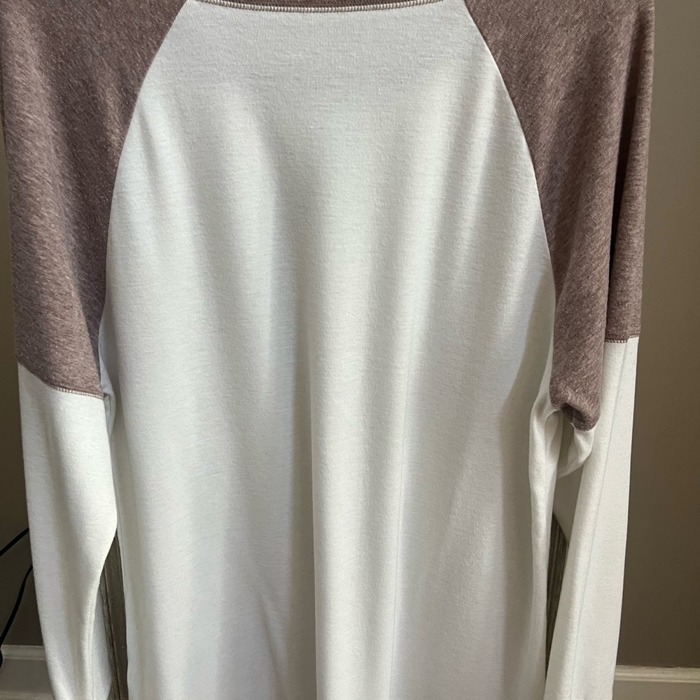 Two-Tone Raglan Long Sleeve Top - Picture 2 of 3